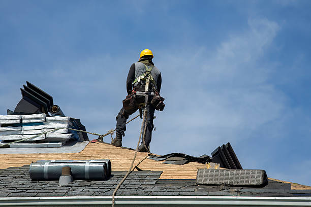 Professional Gutter Installation technician working in Dale, SC